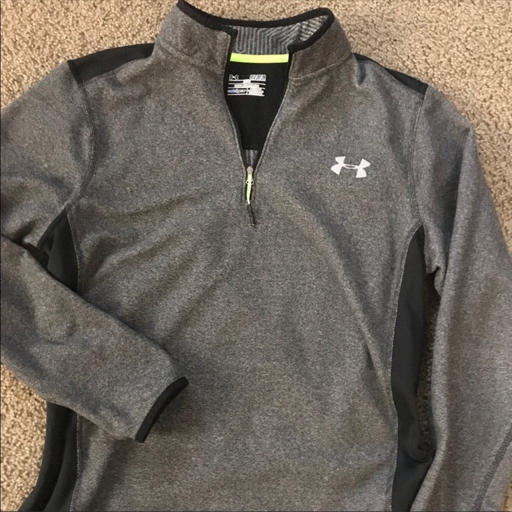 Authentic hoody under armour.